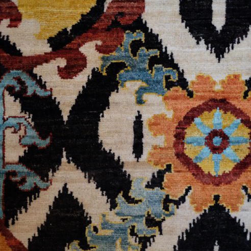Detalhe de um dos tapetes da coleção Etnia, da Botteh, baseada nas mantas Suzani