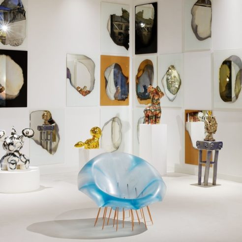 Instalação site-specific com espelhos, feita pela designer Jenny Nordberg, para a galeria Hostler Burrows | Foto: Reprodução @designmiami