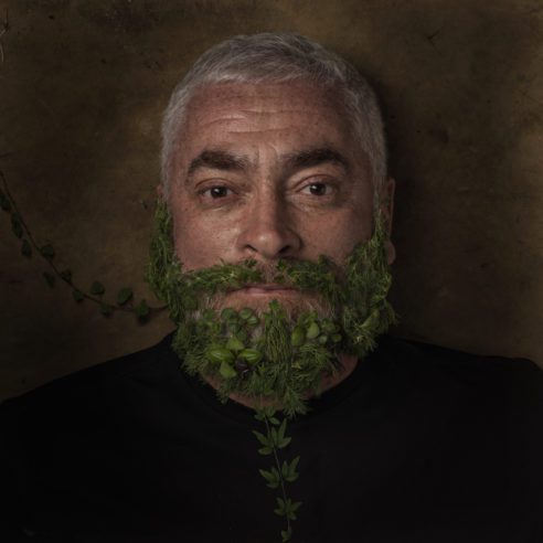 Retrato do chef Alex Atala, feita pelo fotógrafo Paulo Vitale, integra a exposição no Lar Center | Foto: Paulo Vitale/ Divulgação