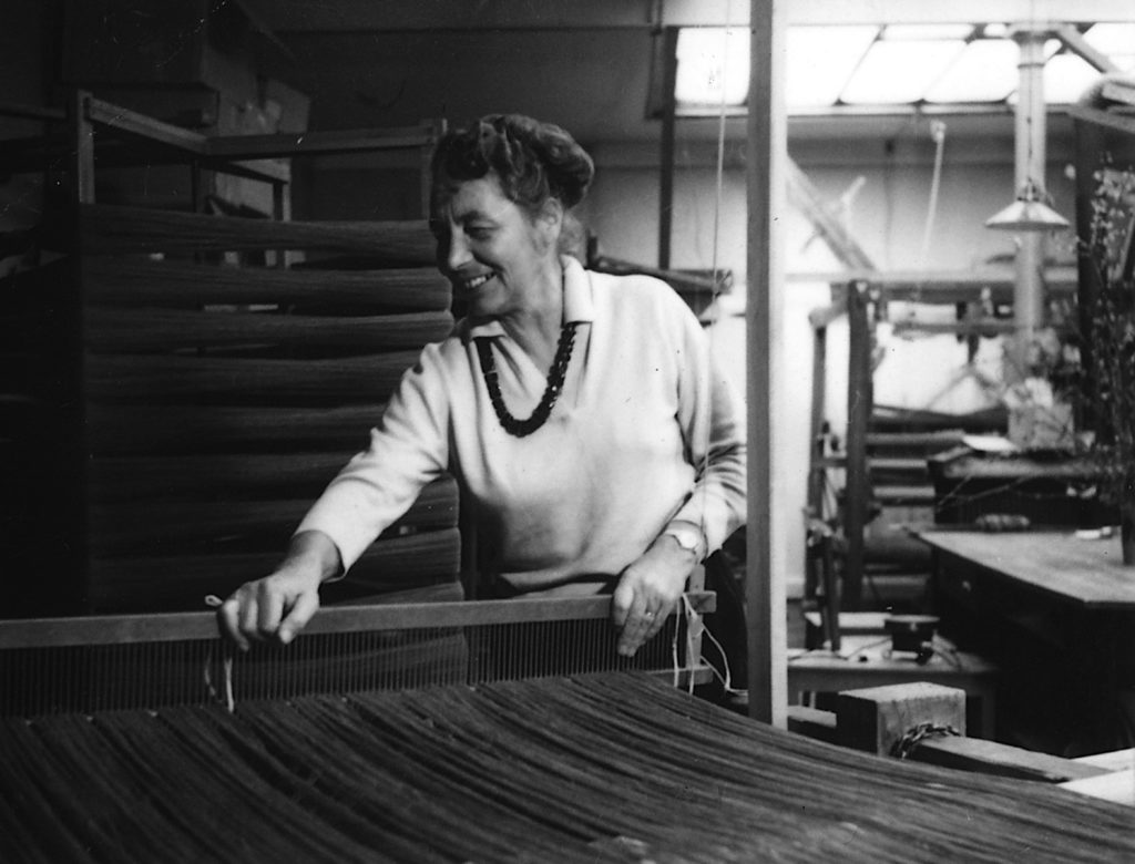 Donatelli lança coleção inspirada na mestra tecelã da Bauhaus - DW!