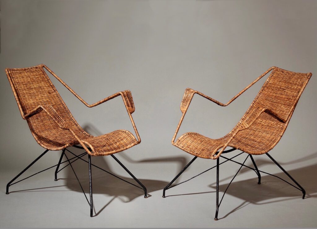 Cadeiras criadas por Martin Eisler na década de 1950. O modelo foi fabricado e comercializado pela Móveis Artesanal | Foto: Divulgação
