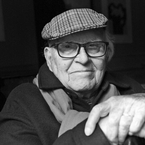 O designer Miguel Milà, aos 93 anos, ganha exposição durante o Madrid Design Festival | Foto: Reprodução @madriddesignf