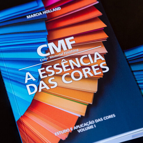 O livro 'CFM, a Essência das Cores', a ser lançado no dia 16 de maio, escrito por Marcia Holland | Foto: Monique Araújo/ DW!