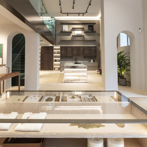Nova flagship da Ornare, em Milão, está no Quadrilatero della Moda, e é parte da expansão internacional da marca de mobiliário de luxo | Foto: Ruy Teixeira/ Divulgação