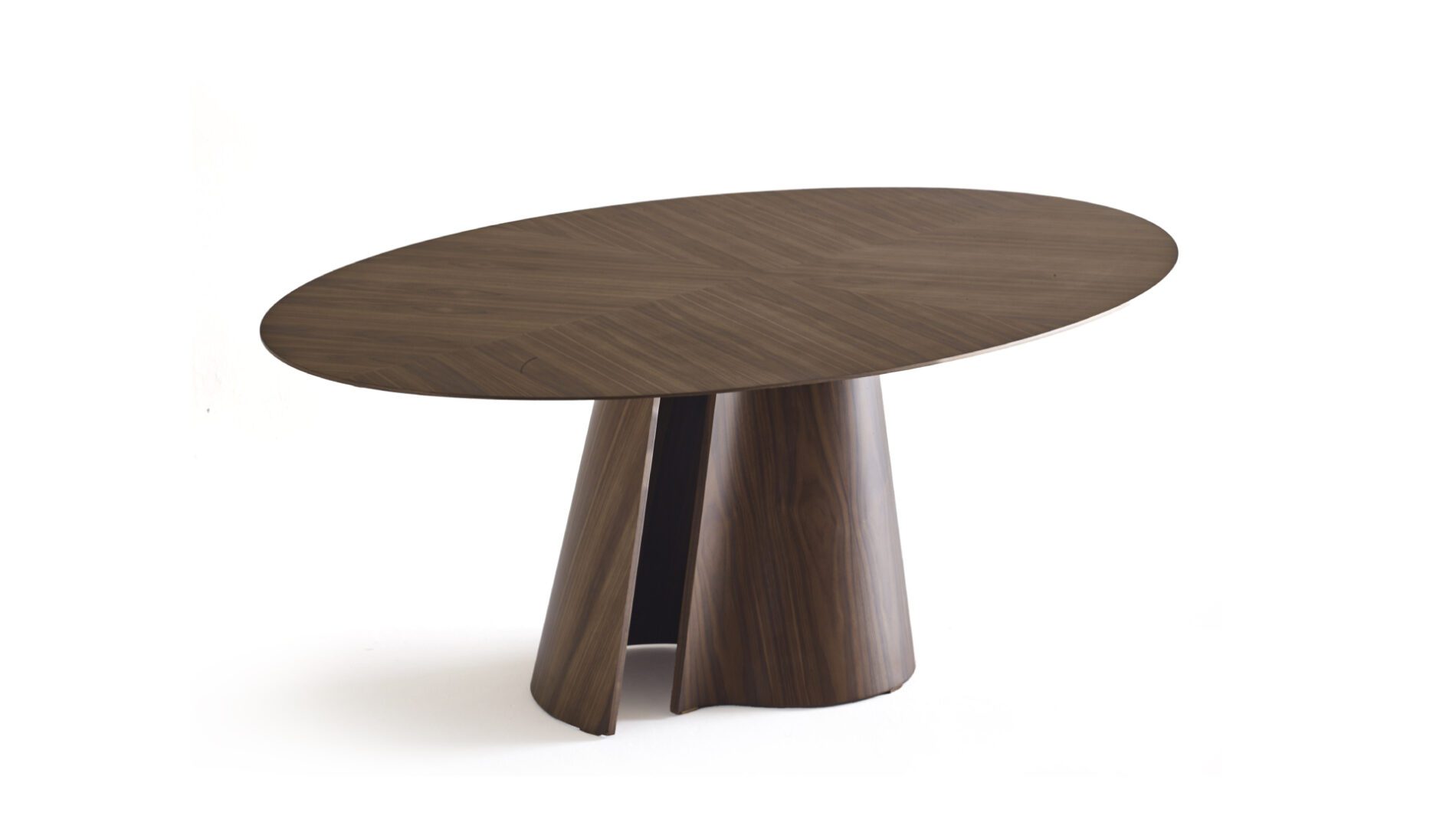 Bruno Faucz projetou a mesa de jantar Voga, inspirada na curvatura das grandes ondas do mar | Foto: Divulgação