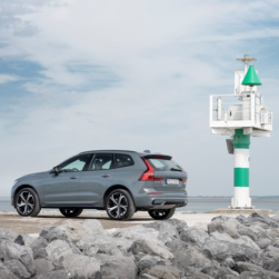 288158_Volvo_XC60_Recharge_T8_AWD_Thunder_Grey copiar