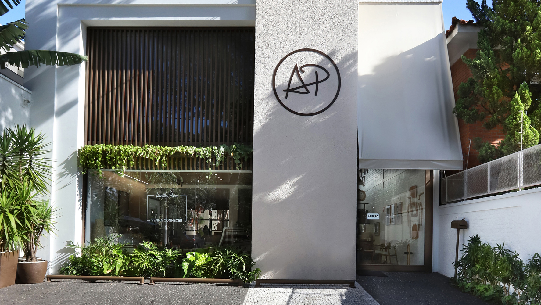 Loja exclusiva do designer Aristeu Pires, na zona sul da capital paulista | Foto: Divulgação