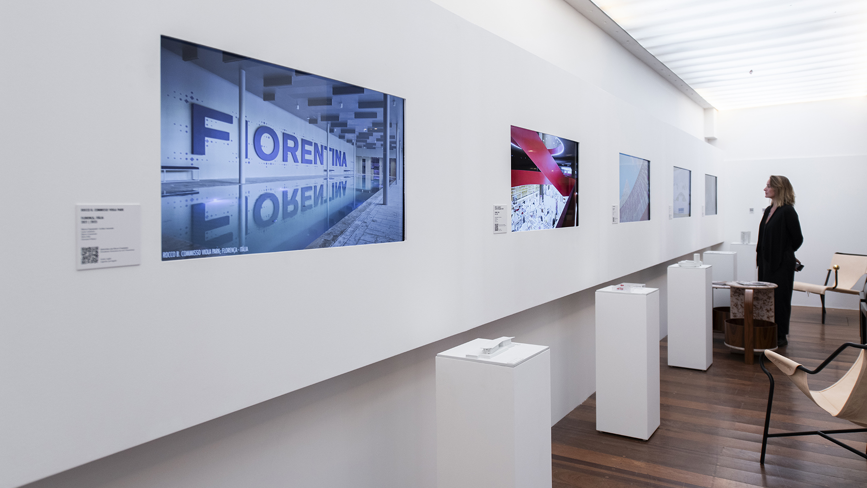 Exposição 'Tributo: a Arquitetura como Forma de Diálogo', uma parceria entre a ETEL e o escritório de arquitetura Marco Casamonti / Archea Associati, durante a DW!SP 2025 | Foto: Divulgação