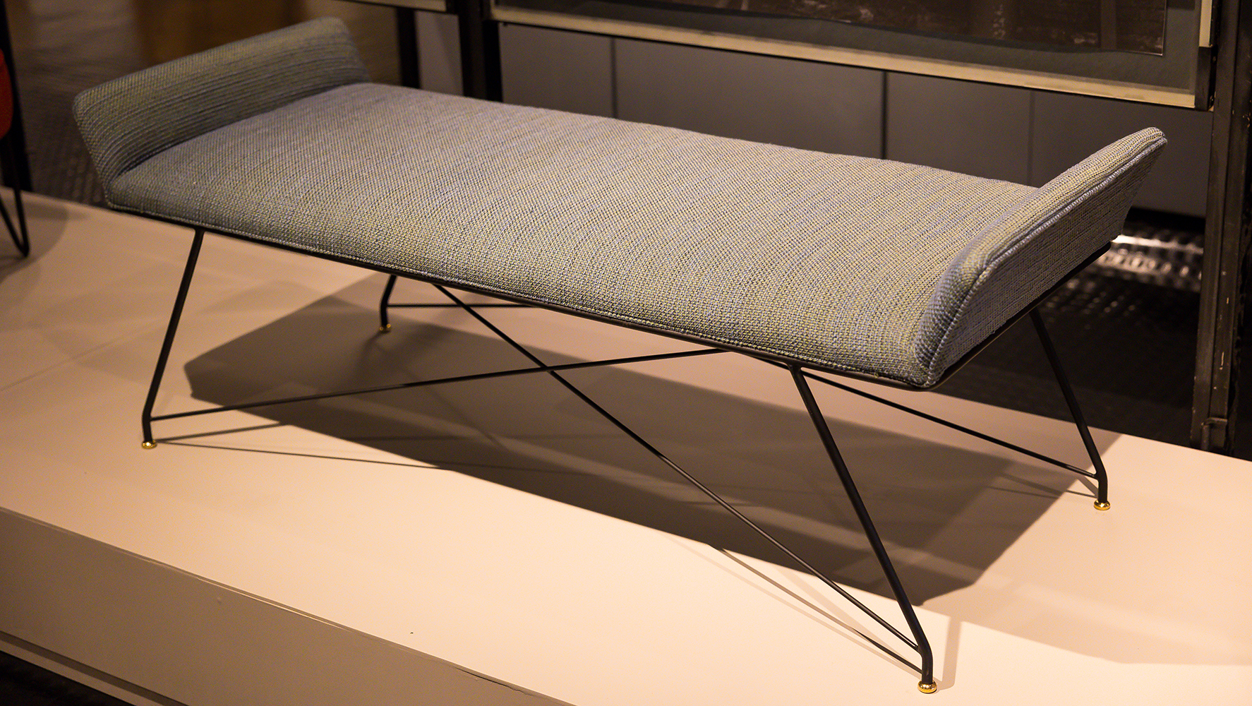 Mobiliário assinado por Carlo Hauner e Martin Eisler - da Forma - e por Pedro Useche foi destaque em mostra do Studio+, na Panamericana | Foto: Fabiano Sanches/ DW!