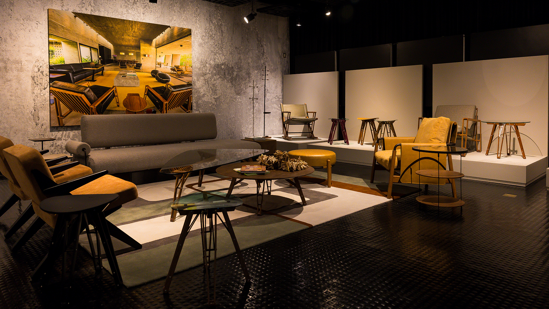 Mobiliário assinado por Carlo Hauner e Martin Eisler - da Forma - e por Pedro Useche foi destaque em mostra do Studio+, na Panamericana | Foto: Fabiano Sanches/ DW!