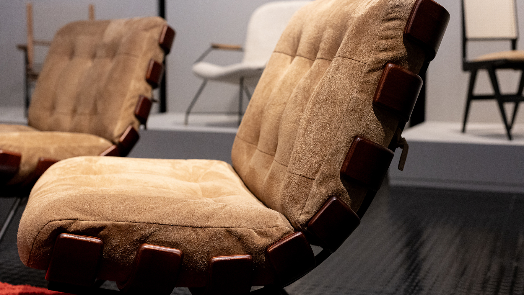 Mobiliário assinado por Carlo Hauner e Martin Eisler - da Forma - e por Pedro Useche foi destaque em mostra do Studio+, na Panamericana | Foto: Monique Araújo/ DW!