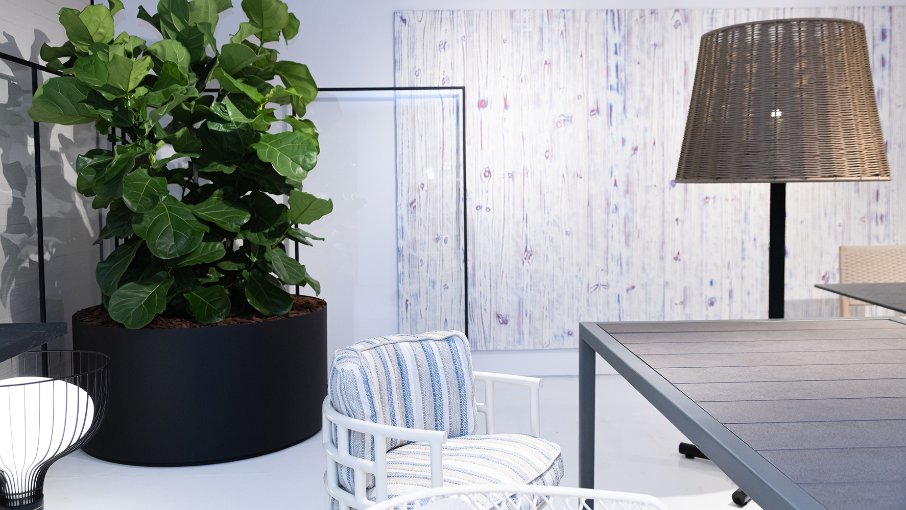 Showhouse jarderalmeida segue em cartaz até 03 de abril e contempla criações do designer em espaços ambientados | Foto: Monique Araújo/ DW!