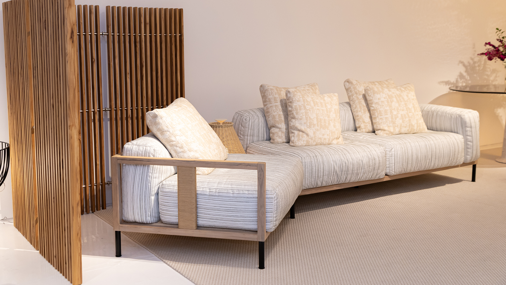 Showhouse jarderalmeida segue em cartaz até 03 de abril e contempla criações do designer em espaços ambientados | Foto: Monique Araújo/ DW!