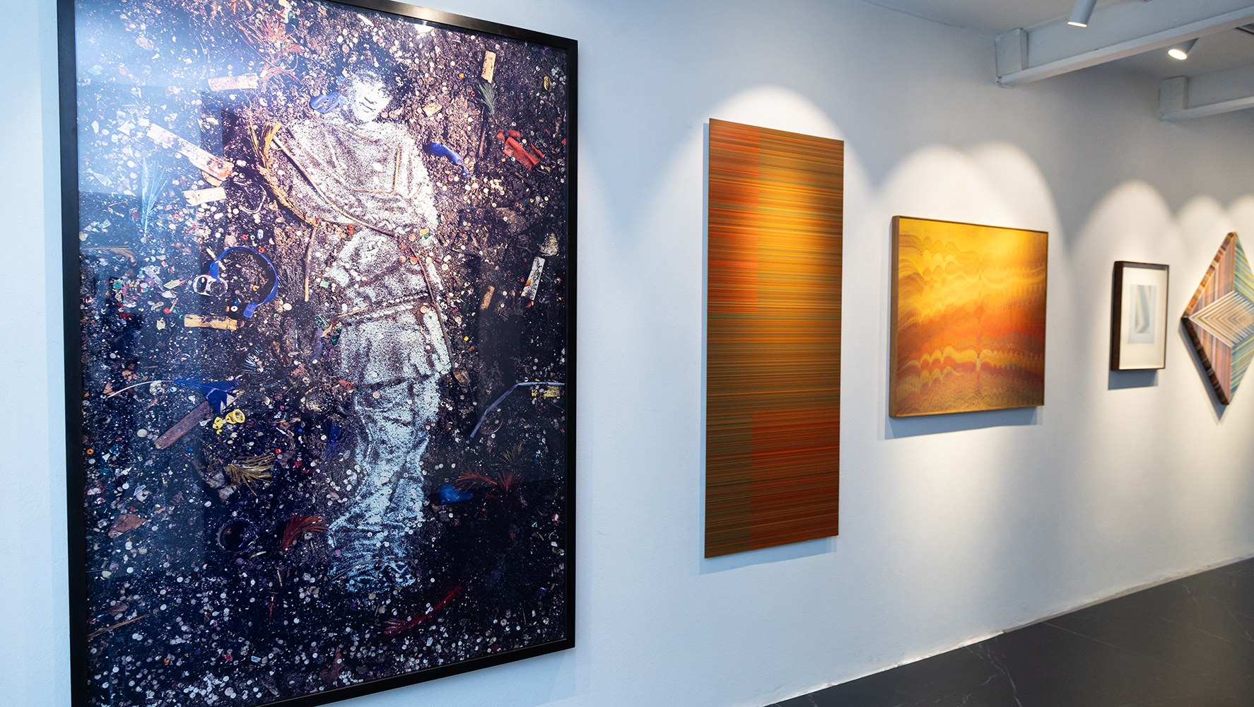 Obras da mostra coletiva 'Ars, Artis. Techne, Digitalis’, na Sergio Gonçalves Galeria | Foto: Monique Araújo/ DW!