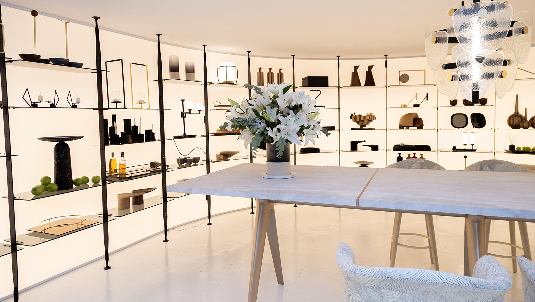 Showhouse jarderalmeida segue em cartaz até 03 de abril e contempla criações do designer em espaços ambientados | Foto: Monique Araújo/ DW!