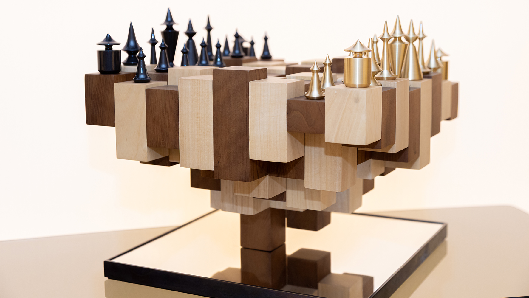 Detalhe de objeto desenhado por Jader Almeida e em exposição em sua Showhouse | Foto: Monique Araújo/ DW!