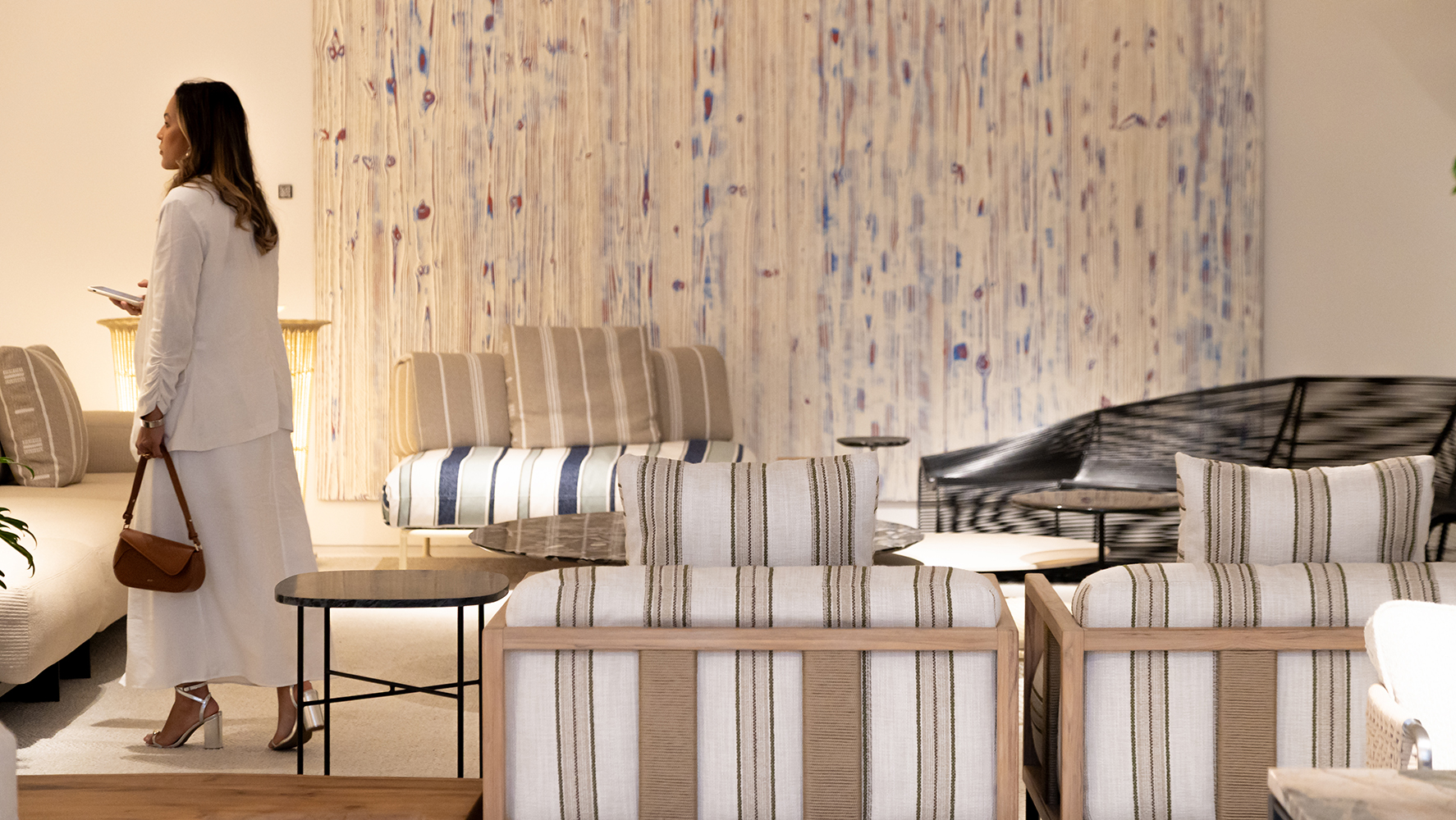 Showhouse jarderalmeida segue em cartaz até 03 de abril e contempla criações do designer em espaços ambientados | Foto: Monique Araújo/ DW!