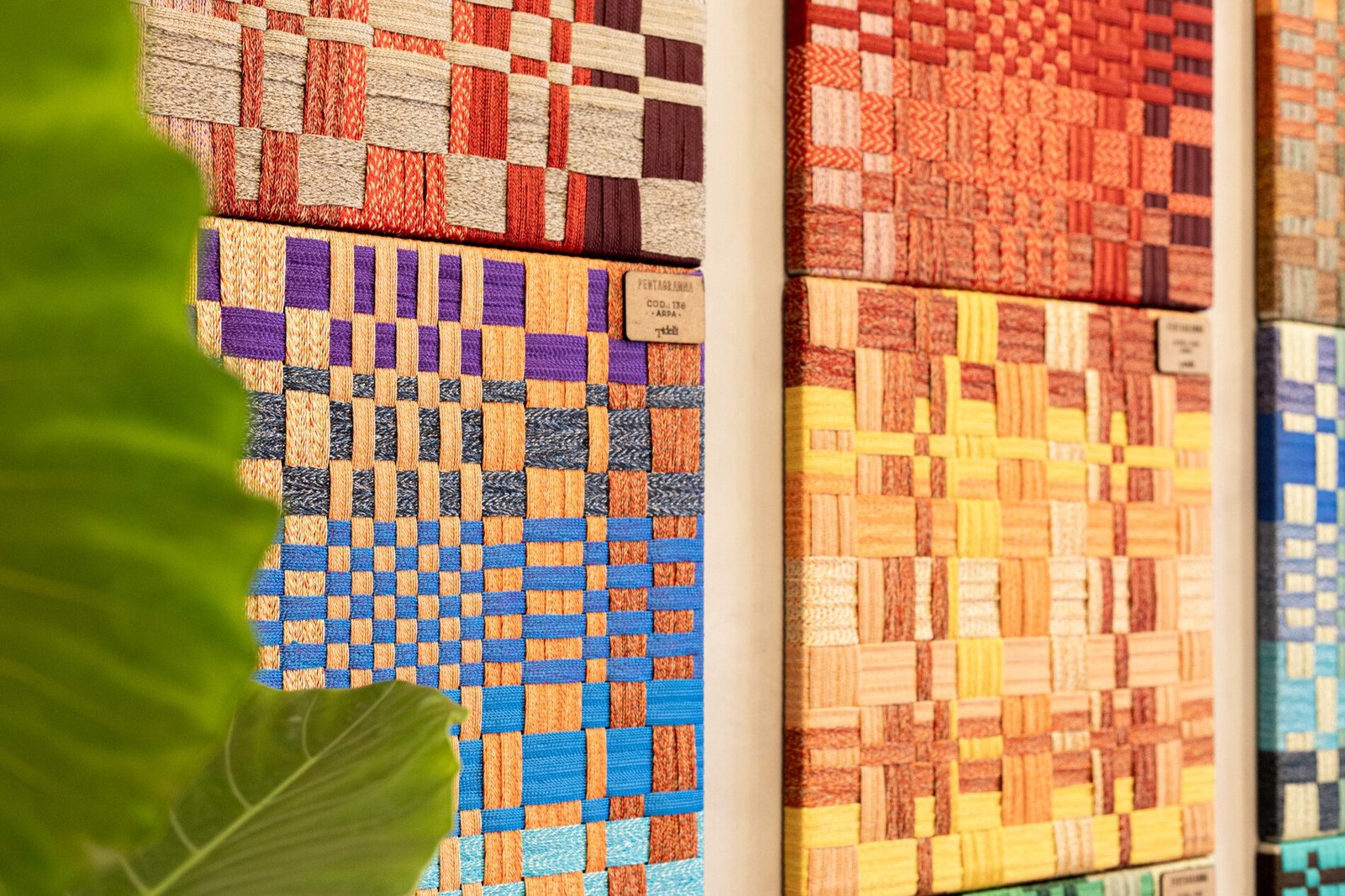 Padrões da coleção Pentagramma, desenvolvida pelo artista Francesco Maccapani Missoni, para a Tidelli | Foto: Monique Araújo/ DW!