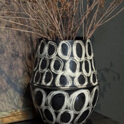 Vasos artesanais da coleção Serengeti compõem mostra da 6F Decorações na ProArte | Foto: Divulgação