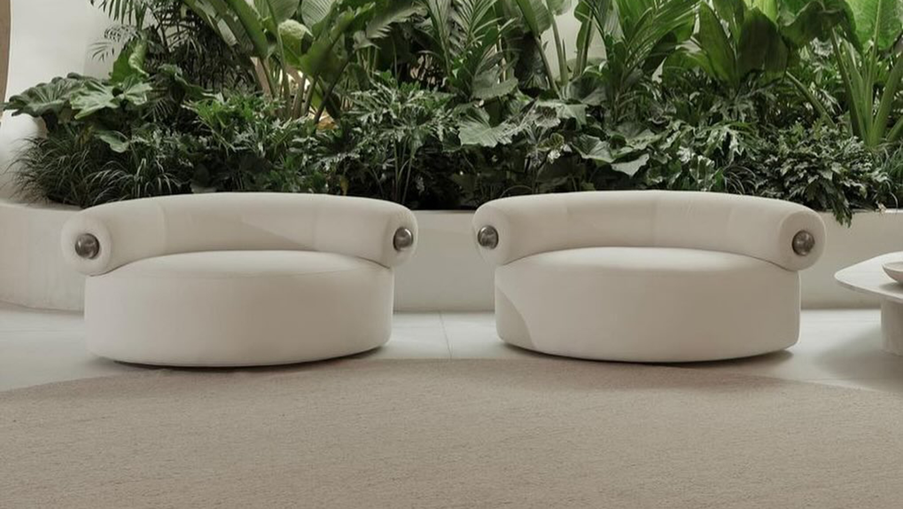 Poltronas giratórias Medina desenhadas por Natan Gil para a Zeea Mobiliário | Foto: Reprodução @zeea.mobiliario