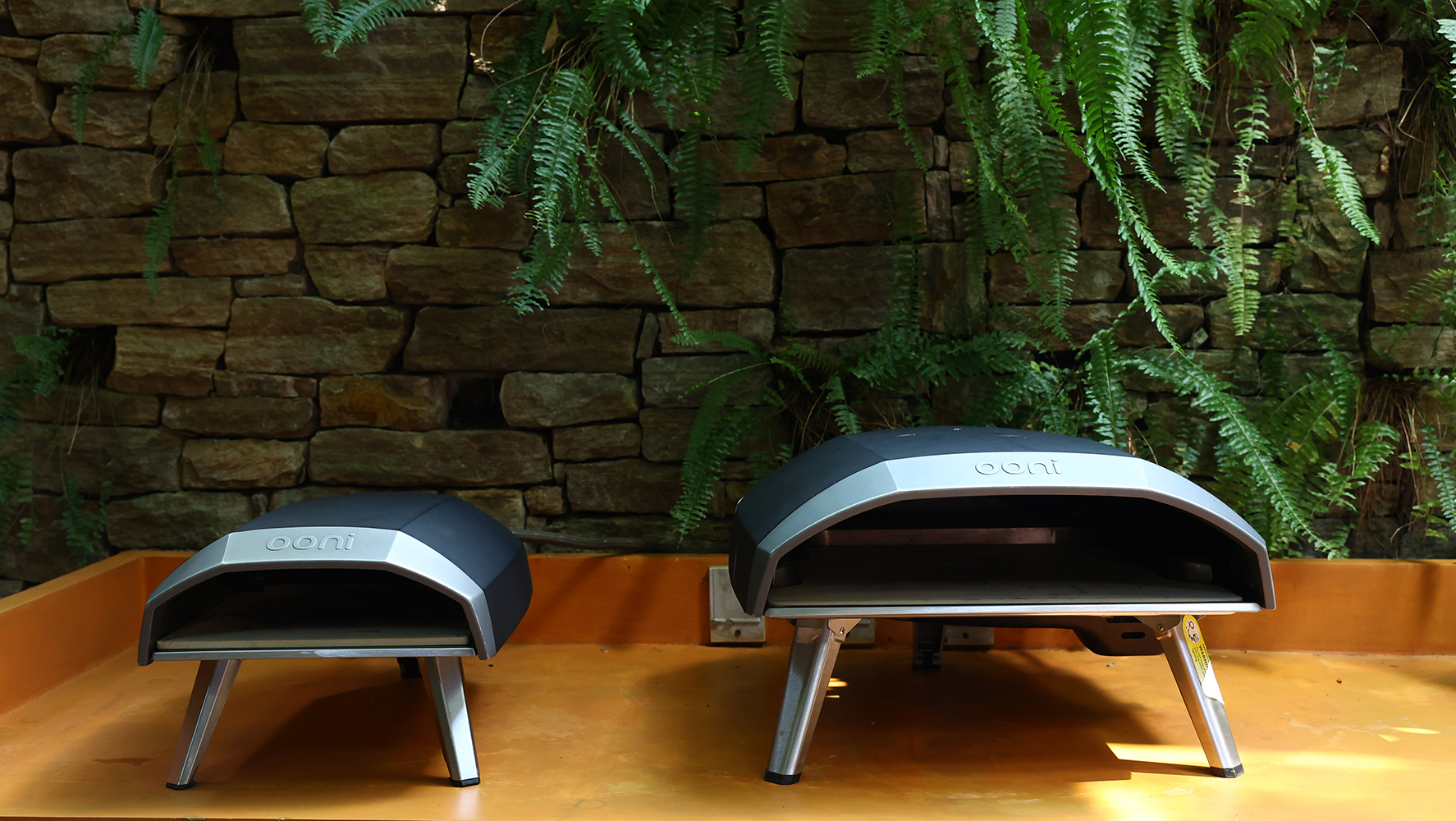 Detalhes de equipamentos instalados no ambiente externo do showroom Celdom, na Alameda Gabriel | Foto: Fabiano Sanches/ DW!