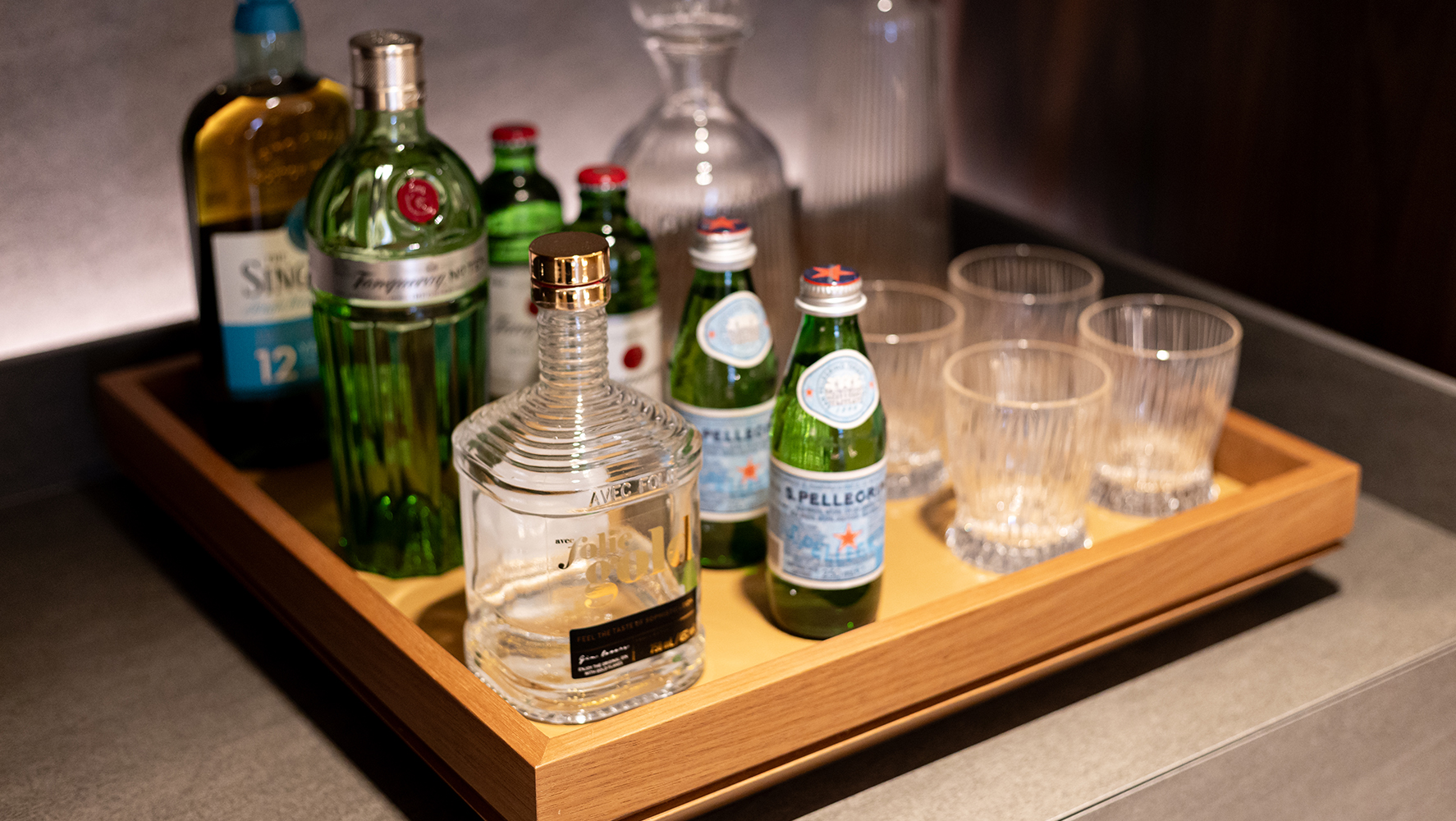 Bandeja com acabamento refinado é um dos acessórios da Grecco | Foto: Monique Araújo/ DW!