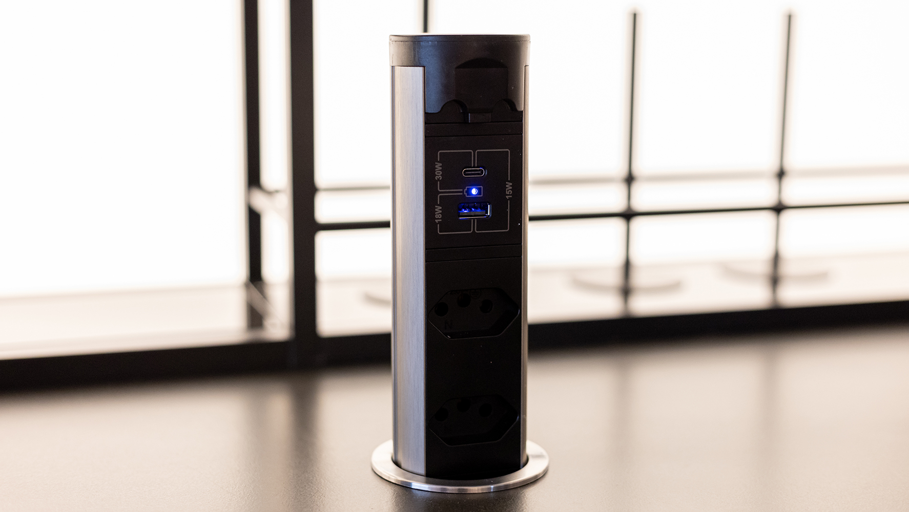 Torre de tomadas para conexão de diferentes tipos de gadgets é um dos acessórios lançados pela Grecco | Foto: Monique Araújo/ DW!