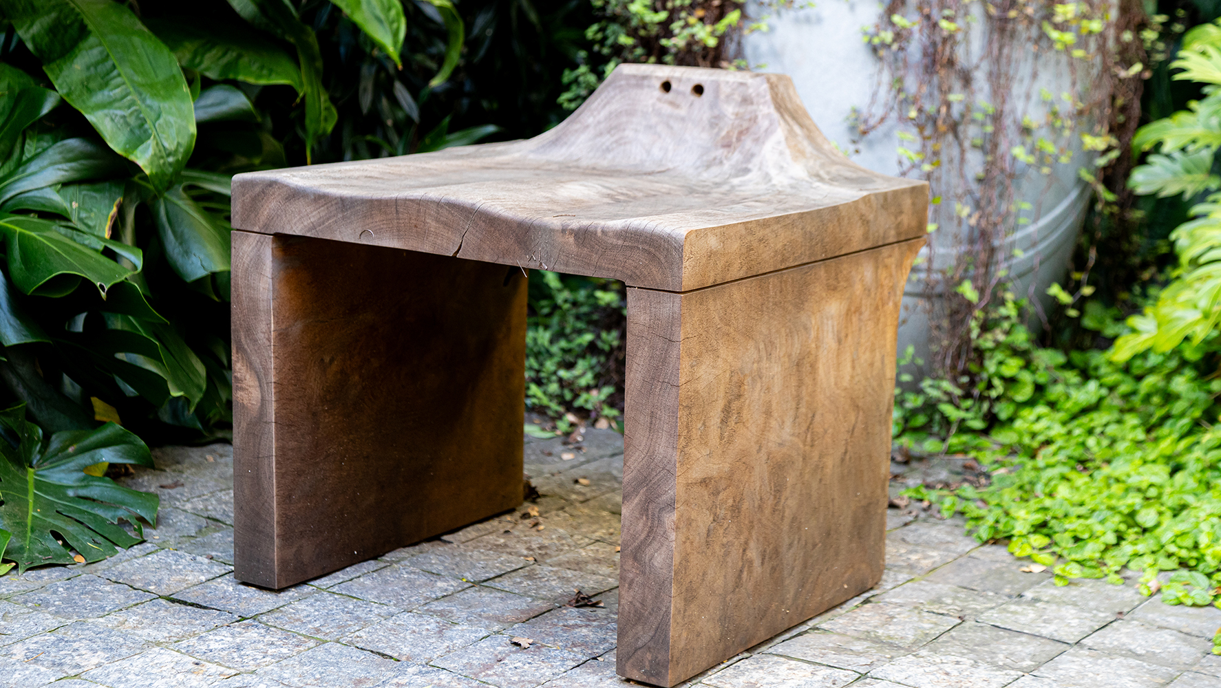 Loja-estúdio do Studio Objeto, na Vila Madalena, reúne objetos e móveis criados com precisão basilar | Foto: Monique Araújo/ DW!