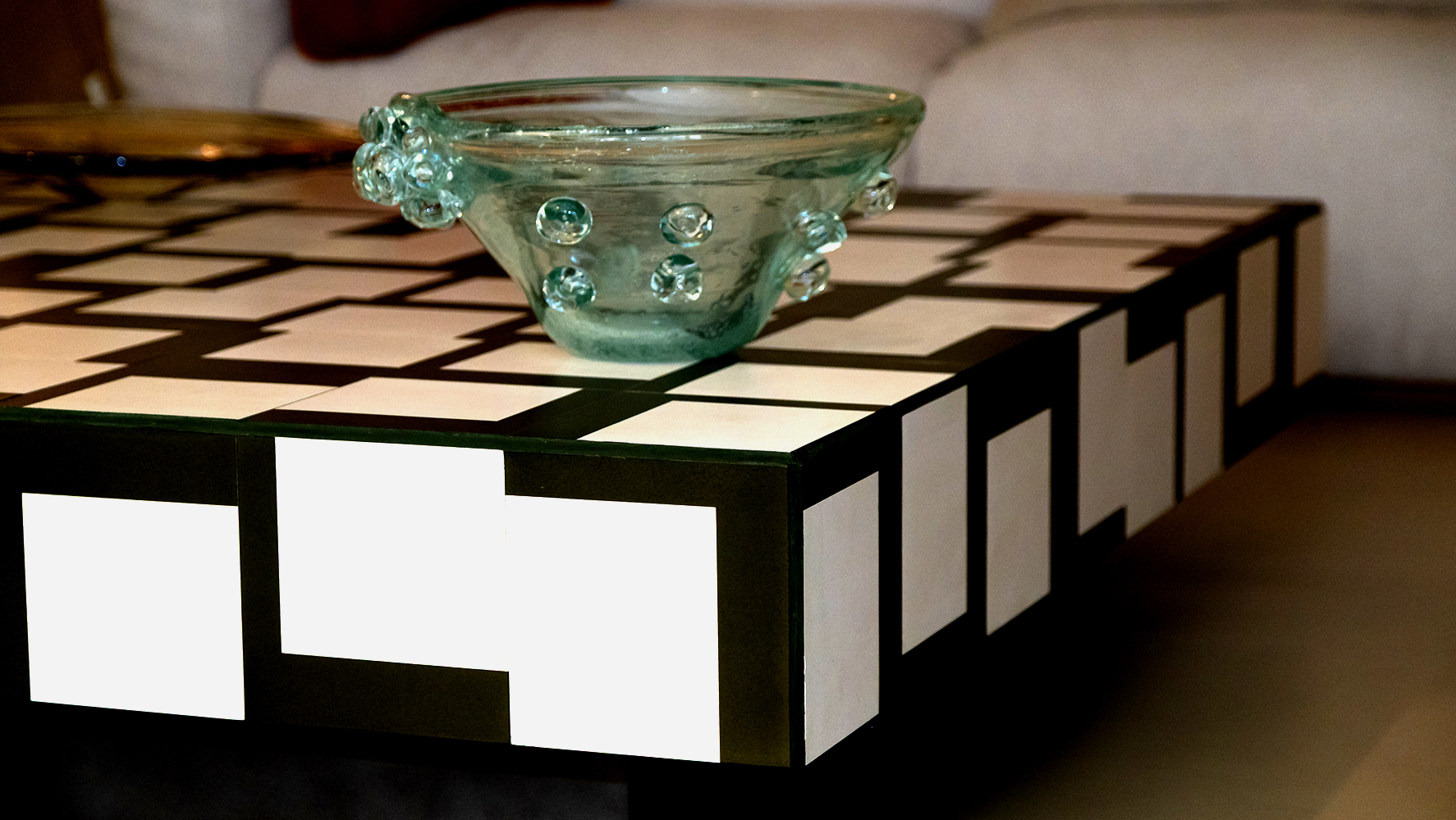 Loja-estúdio do Studio Objeto, na Vila Madalena, reúne objetos e móveis criados com precisão basilar | Foto: Monique Araújo/ DW!