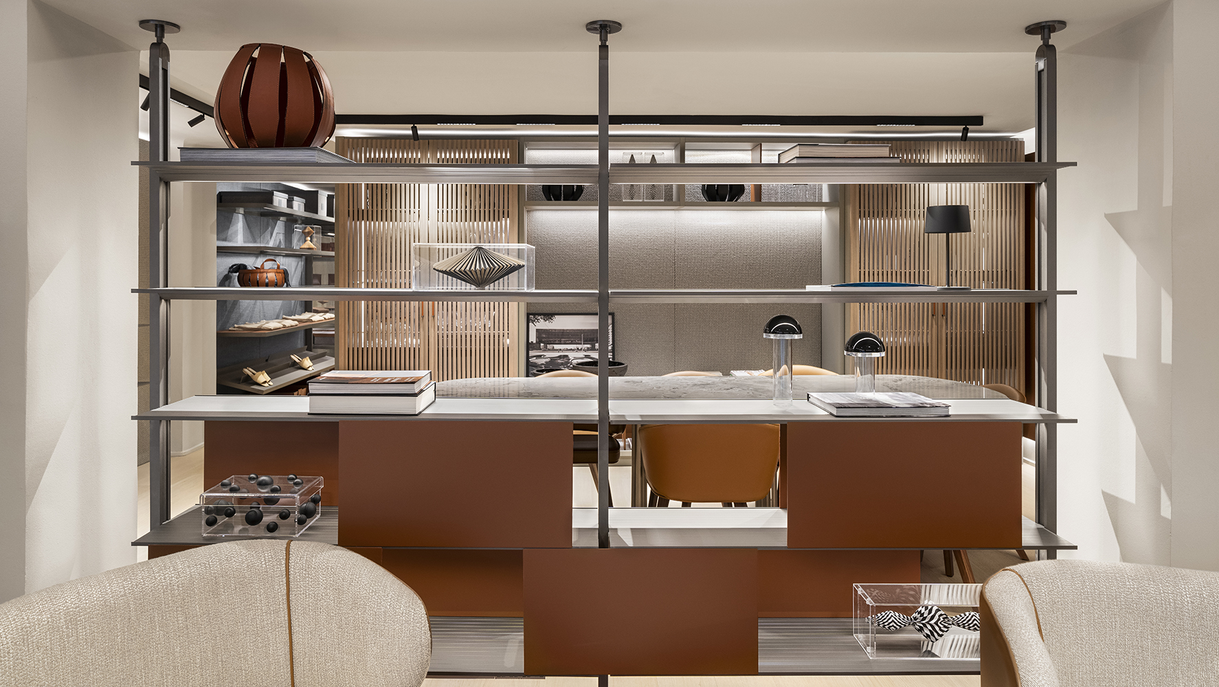 Ambiente da flagship Ornare, em Milão | Foto: Delfino Sisto Legnani/ DSL Studio/ Divulgação