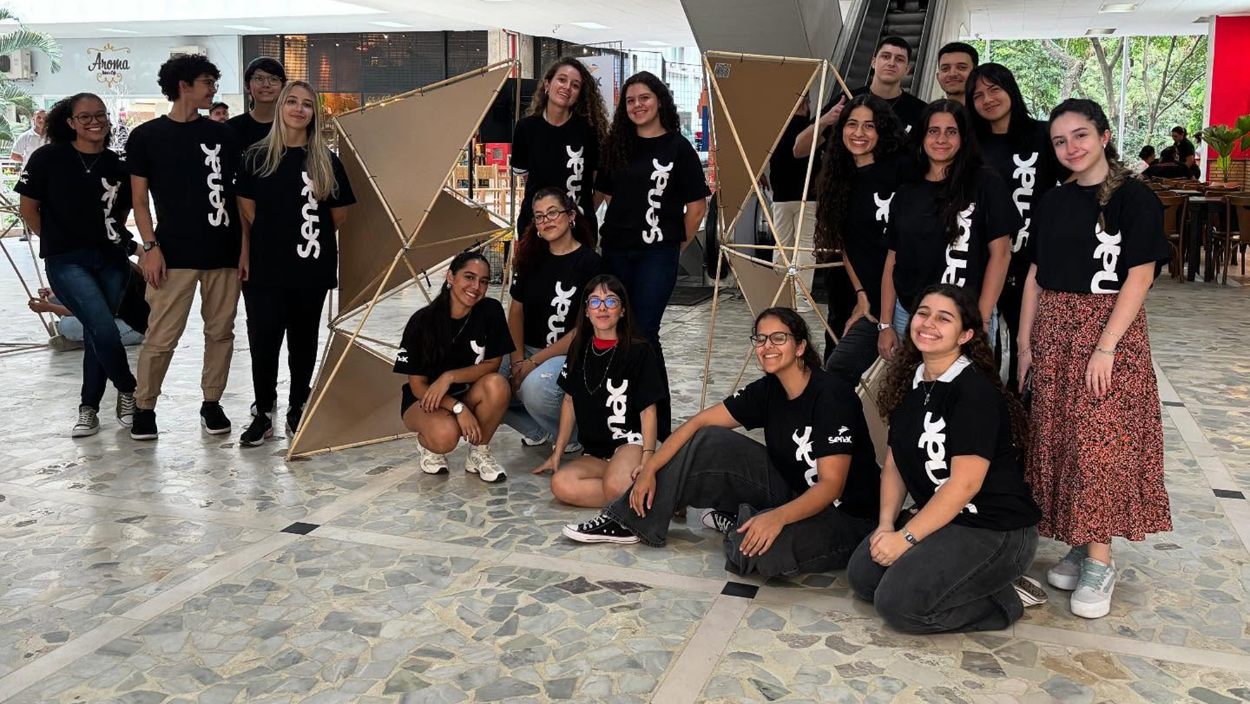 Alunos dos projetos de extensão Escritório Modelo de Arquitetura e Urbanismo e Laboratório de Arquitetura, do Senac, participam da ocupação artística ‘O Corpo Desenha o Espaço’, durante a DW!SP 2025 | Foto: Reprodução @arqlabsenac