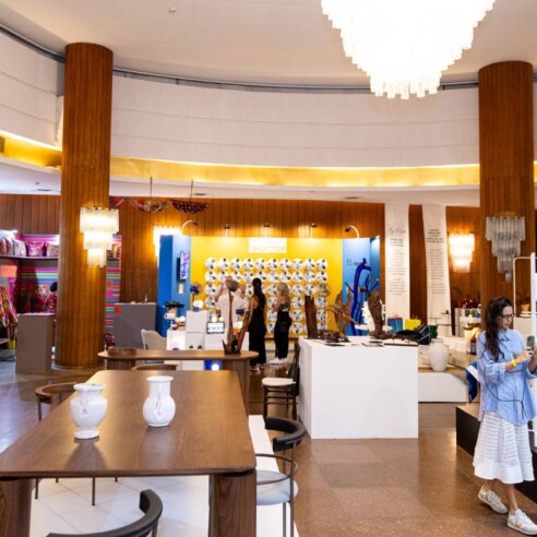 Edição de 2025 do BOOMSPDESIGN no Circolo Italiano com expositores que conectam arte e design. Foto: Monique Araújo/ DW!