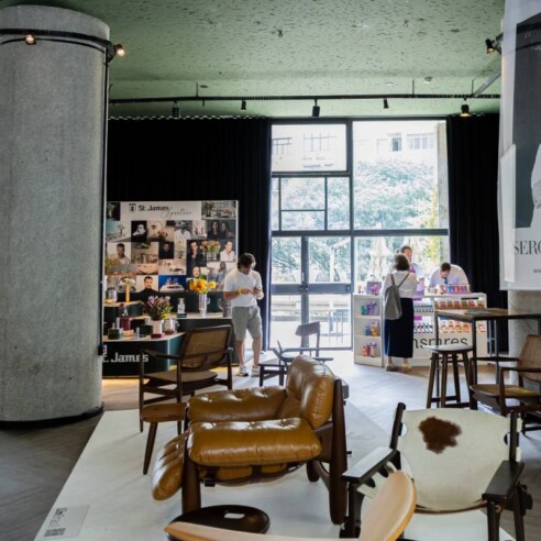 Edição de 2025 do BOOMSPDESIGN no Circolo Italiano com expositores que conectam arte e design. Foto: Monique Araújo/ DW!