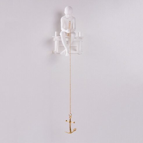 Escultura Menino Âncora Ponte Branca