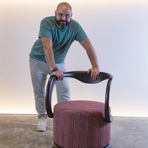 Rodolpho Gutierrez e a Pufftrona | Foto: Divulgação