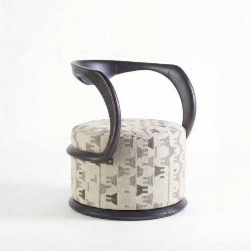 Pufftrona forrada com Kilim Shapur | Foto: Divulgação