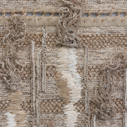 Tapeçaria Crisálida (1,15x1,02 m) bordada no projeto 1+1+by Kamy | Foto: Divulgação